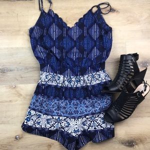 Forever 21 Romper scalloped neckline blue & white